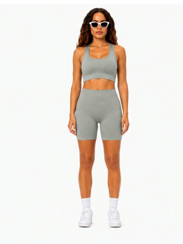 Conjunto moldeador Gris con detalles lineares