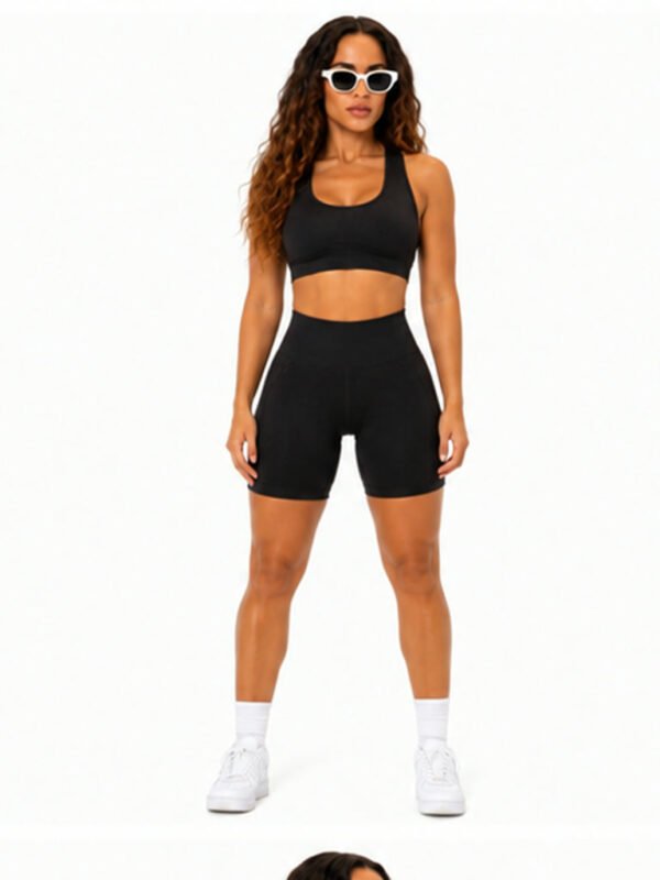 Conjunto Negro push up gym con detalle de lineas